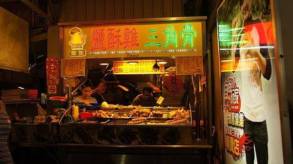 76晚上我們騎腳踏車出來逛夜市.jpg
