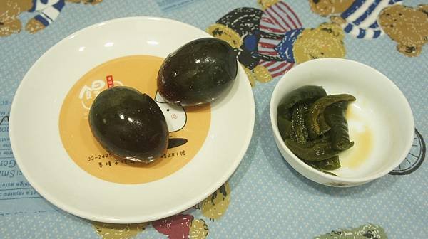 01皮蛋2顆配4條剝皮辣椒.jpg