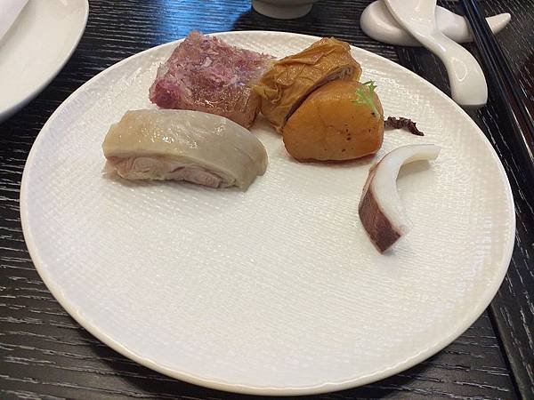 06醉雞水精肴肉腐皮捲跟干貝透抽.jpg