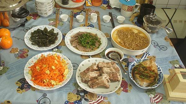 06肋排瀝乾沾蒜蓉醬油_2.jpg