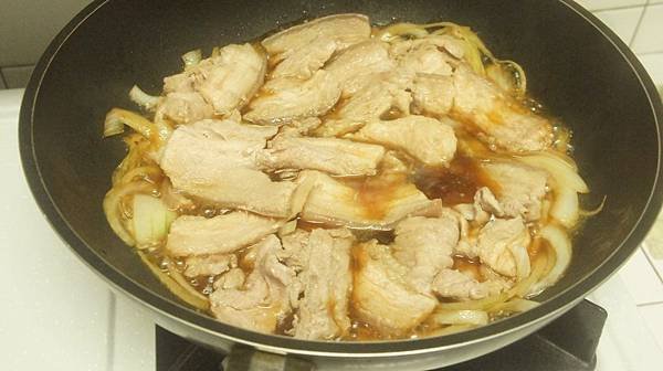 09肉片回鍋燉煮5分鐘.jpg