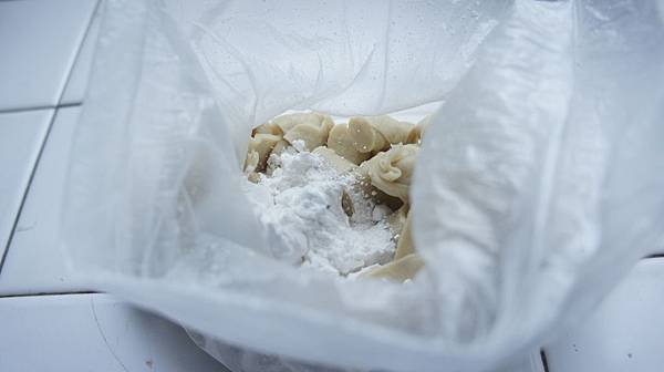 07加2大匙樹薯粉搖勻.jpg