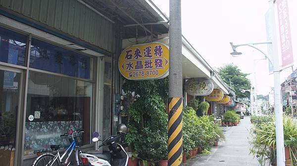 11沿路走來都是陶藝店.jpg