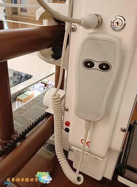 台灣製樓梯升降椅推薦：羅布森樓梯升降椅 安全上下樓好幫手 M