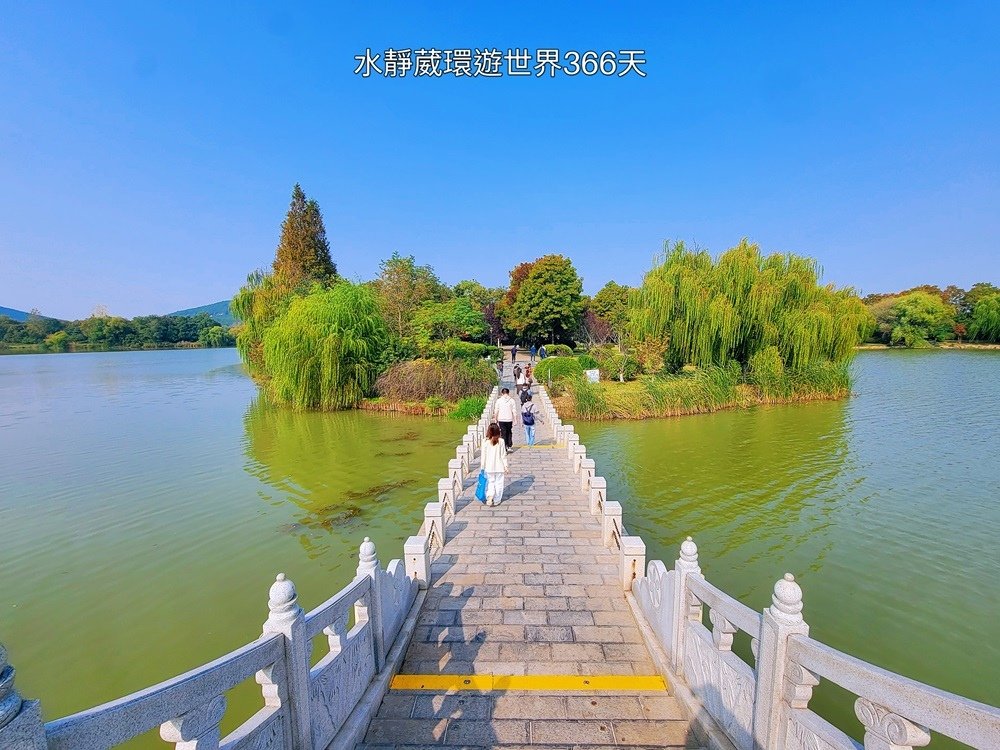 徐州蘇軾紀念館坐落於雲龍湖的蘇公島上，占地約2190平方米，室內展示面積約670平方米。（PHOTO=水靜葳環遊世界366天）.jpg