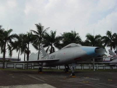 F-100A 超級軍刀式戰鬥轟炸機 Super Sabre