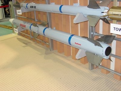 AIM-120 先進中程空對空飛彈