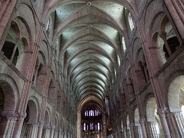 【法國%2F漢斯 Reims】Basilique Saint-Remi 聖雷米大教堂