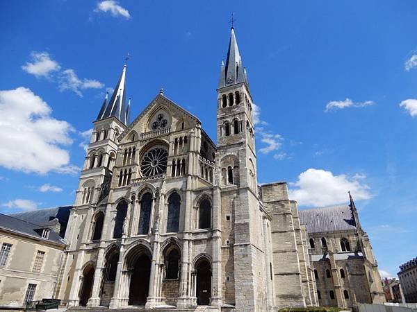 【法國%2F漢斯 Reims】Basilique Saint-Remi 聖雷米大教堂