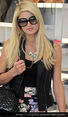 Paris-Hilton-02b