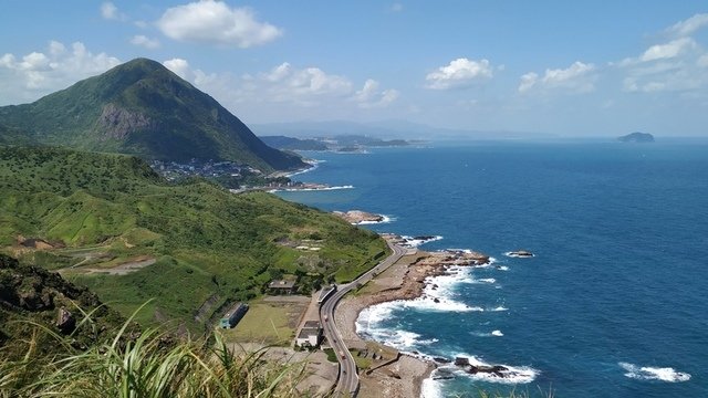 從南子吝山東峰眺望基隆山和基隆嶼
