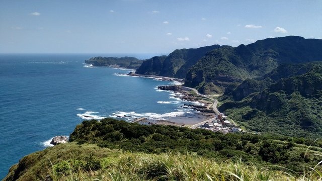 從南子吝山東峰眺望鼻頭角海岸
