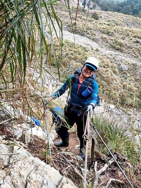 20211227-28年終最後趴、小關山登頂美拍_211229_0.jpg