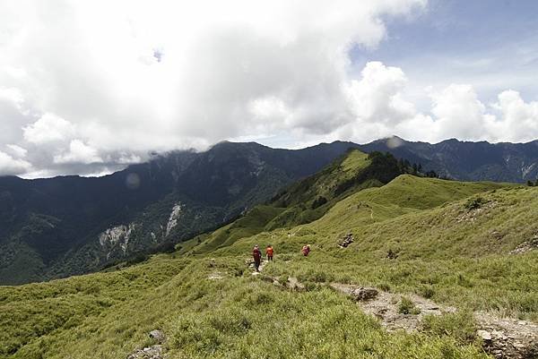 帶老婆上山吹吹風--奇萊主峰