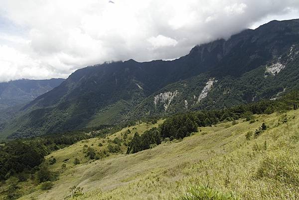 帶老婆上山吹吹風--奇萊主峰