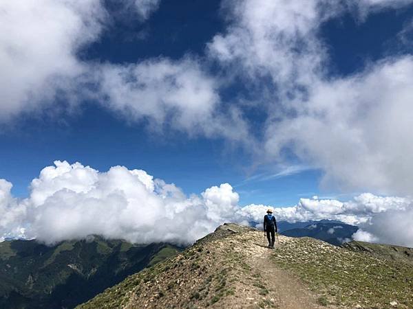 帶老婆上山吹吹風--奇萊主峰