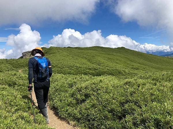 帶老婆上山吹吹風--奇萊主峰