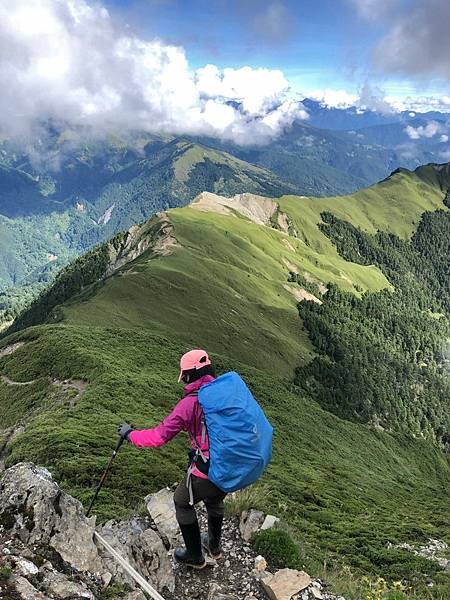 帶老婆上山吹吹風--奇萊主峰