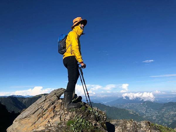 帶老婆上山吹吹風--奇萊主峰