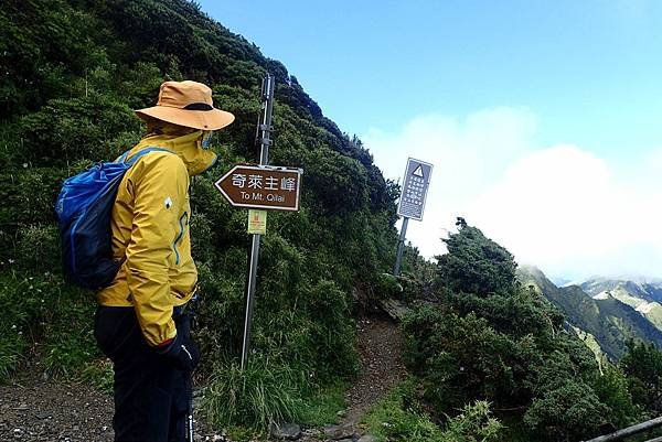 帶老婆上山吹吹風--奇萊主峰