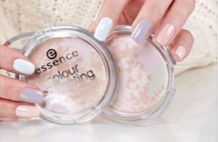 Essence 天使之光控油蜜粉.jpg