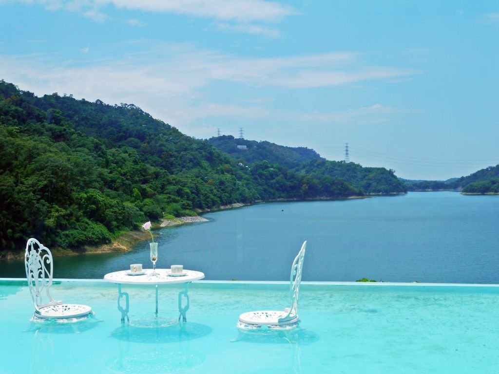 勻淨湖景觀餐廳民宿