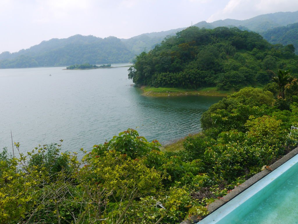 勻淨湖景觀餐廳民宿