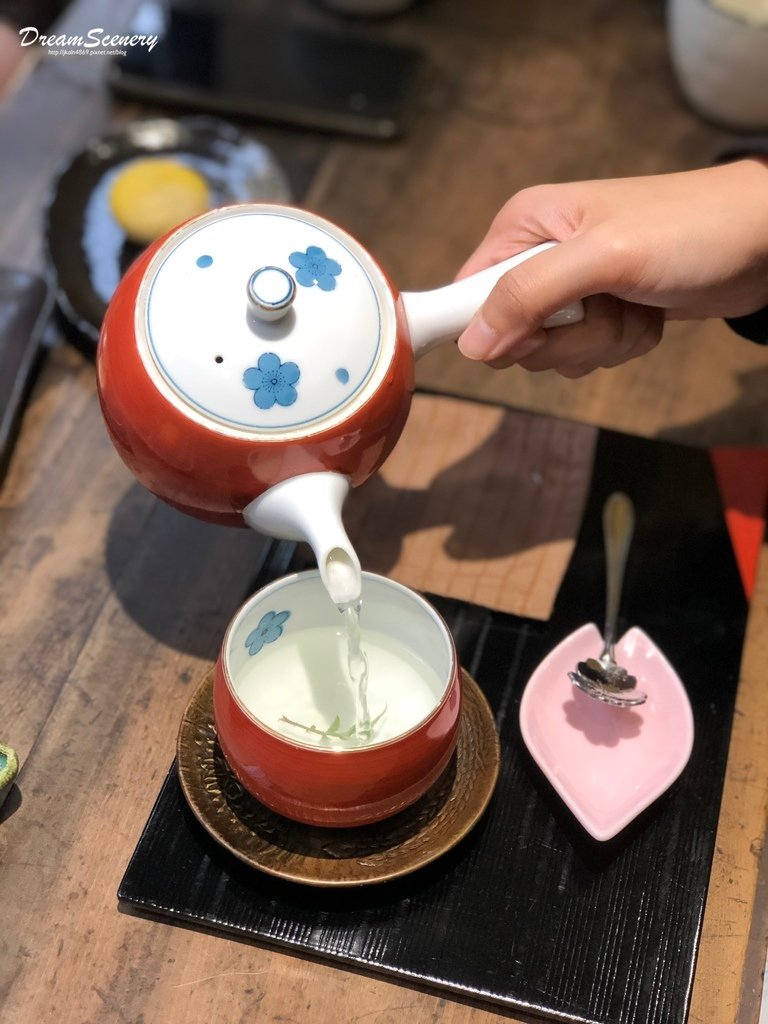 三日月茶空間 (和菓子)