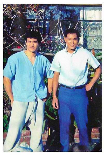 Bruce-with-Ted-Wong-bruce-lee-28319785-405-600