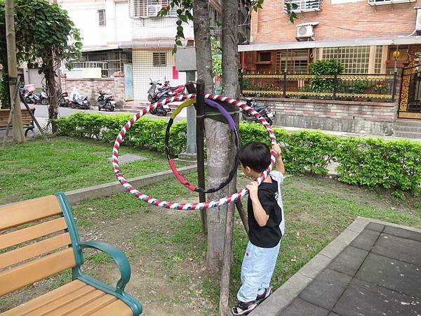 親子景點 ❤ 新北蘆洲兒五樓厝公園 ♪ 讓孩子盡情爬上爬下 