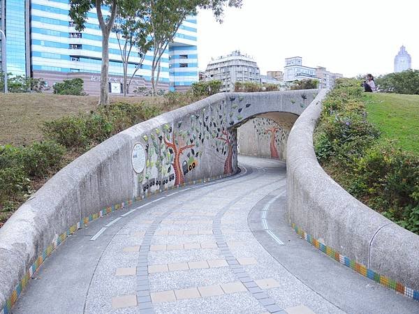 親子景點 ❤ 中央藝文公園共融式遊樂場 ♂  北市中正區親子