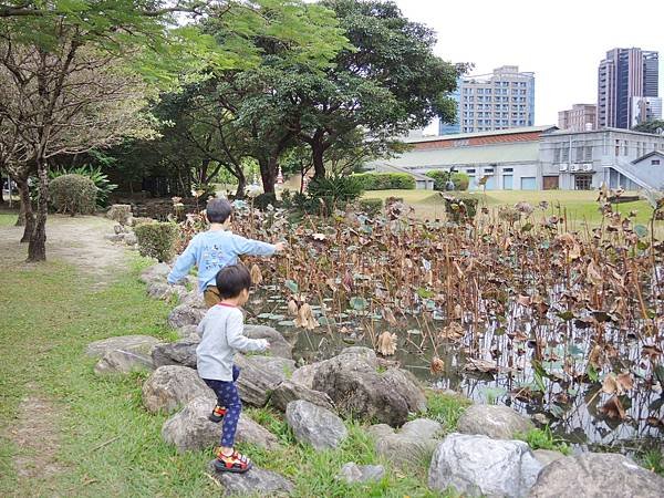 親子景點 ❤ 中央藝文公園共融式遊樂場 ♂  北市中正區親子