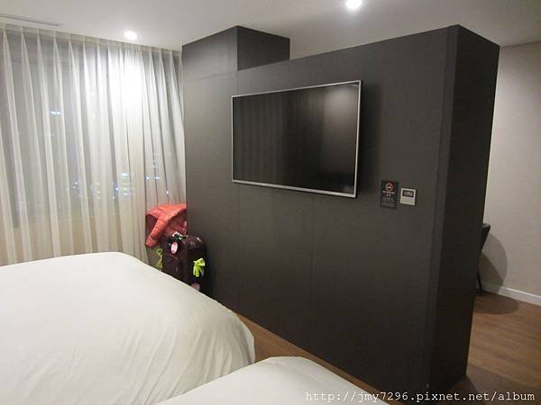 1070104room-3.JPG