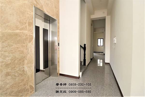 台中大里 立新學區 臨路電梯透店 (4)廖香婷0928232102歡迎鑑賞.JPG