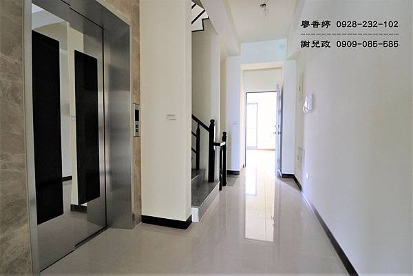 台中大里 立新學區 臨路電梯透店 (43)廖香婷0928232102歡迎鑑賞.JPG