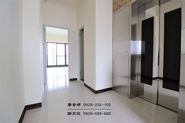 台中大里 立新學區 臨路電梯透店 (49)廖香婷0928232102歡迎鑑賞.JPG