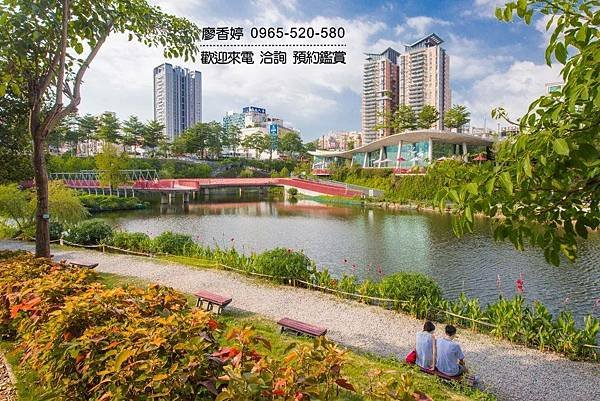 台中西屯區環境照片-秋紅谷廣場(3).jpg