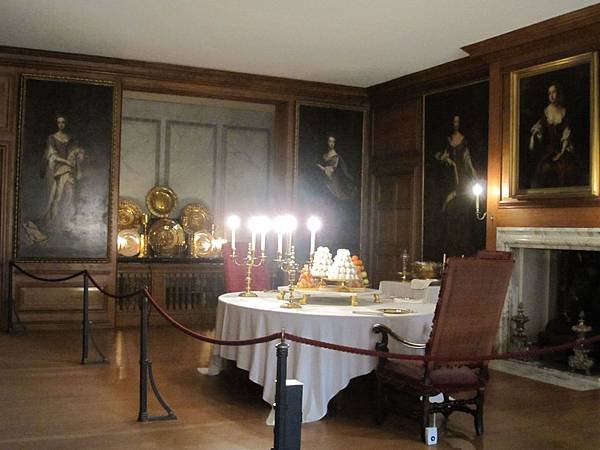 dining rm_hampton.jpg