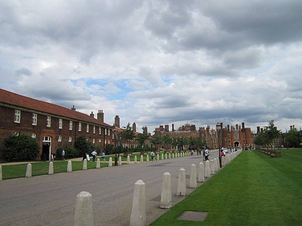 path to Entrance_hampton.jpg