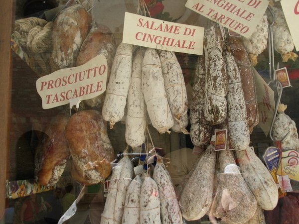 Umbria 產的各式各樣的Salame