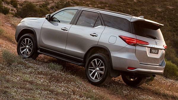 Toyota Fortuner 2019.jpg