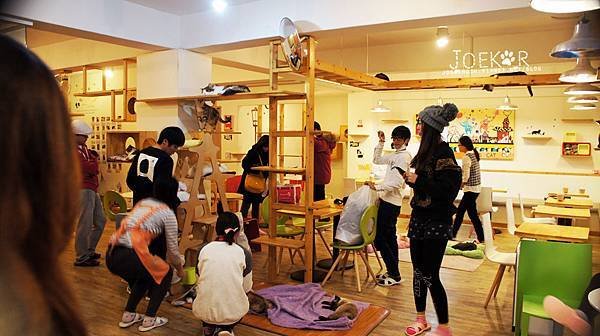 大家都離開座位~整個變很壅擠XDDD