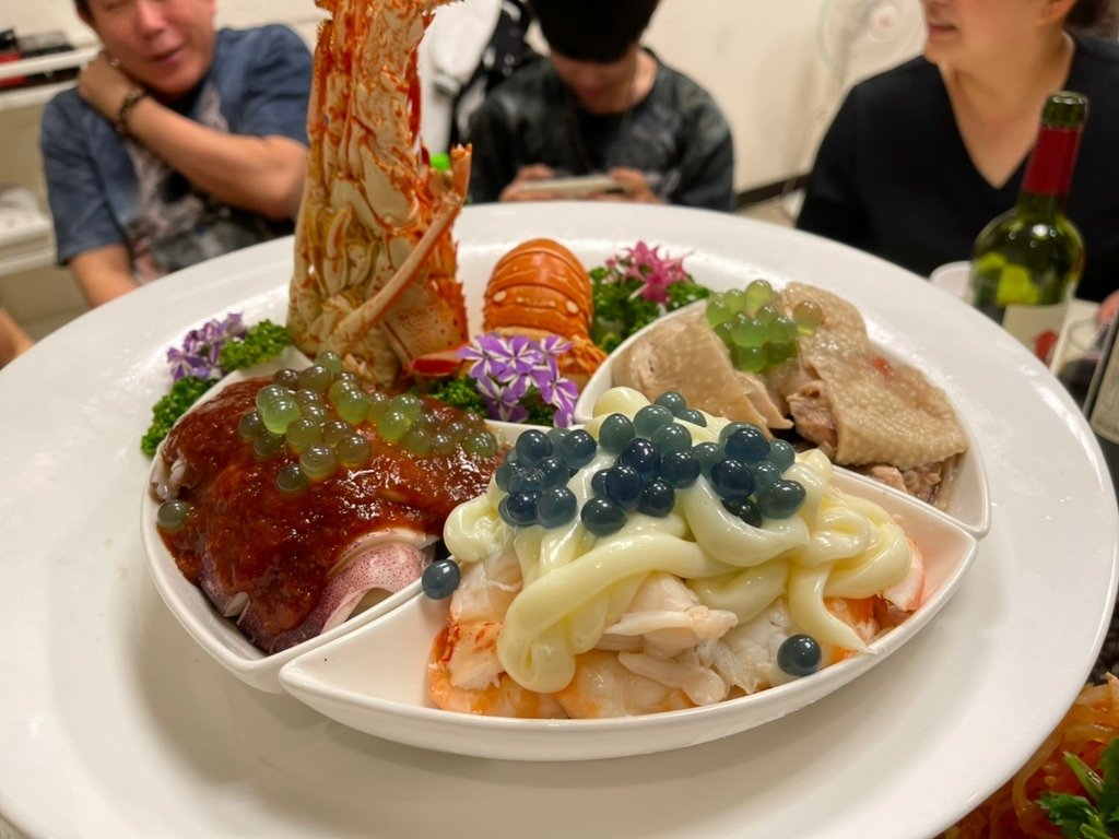 LINE_ALBUM_2022 0507 Cheny生日請吃飯_220508_3.jpg