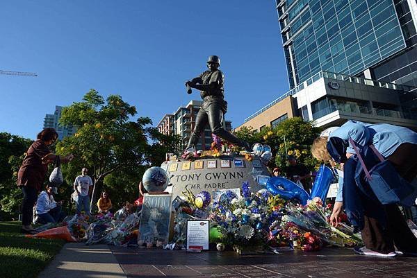 usp-mlb_-seattle-mariners-at-san-diego-padres_001