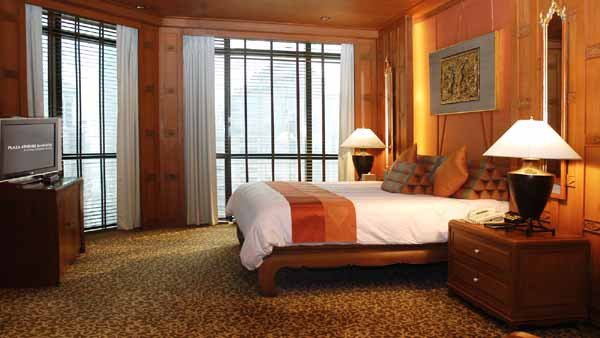 Plaza Athenee Bangkok-A Royal Meridien Hotel RuenThaiSuiteMasterBedroom.jpg