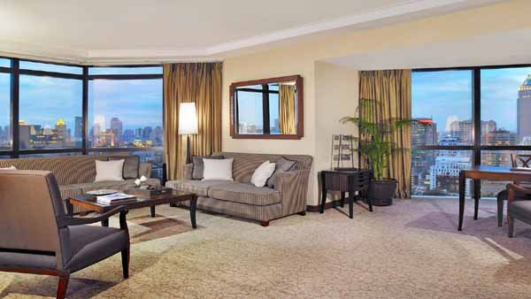 Plaza Athenee Bangkok-A Royal Meridien Hotel LeRoyalClubSuiteLivingRoom2.jpg