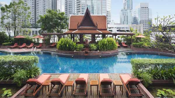 Plaza Athenee Bangkok-A Royal Meridien Hotel Swimming-Pool.jpg