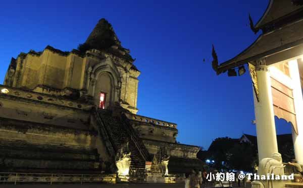 清邁佛寺Wat Chedi Luang柴迪隆寺(聖隆骨寺)晚上2.jpg