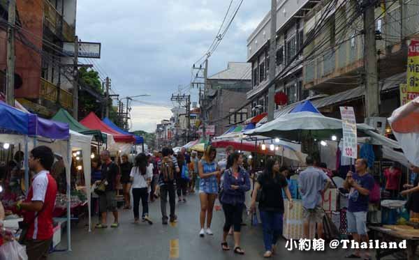 清邁週六夜市Wualai Road Saturday Night Market.jpg