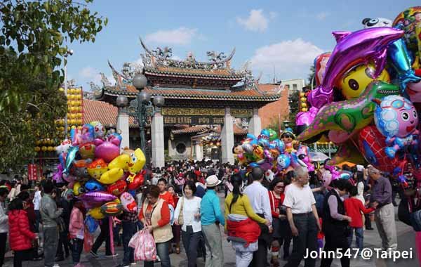 Longshan(Lungshan)Temple Wanhua District-Taipei Must-See